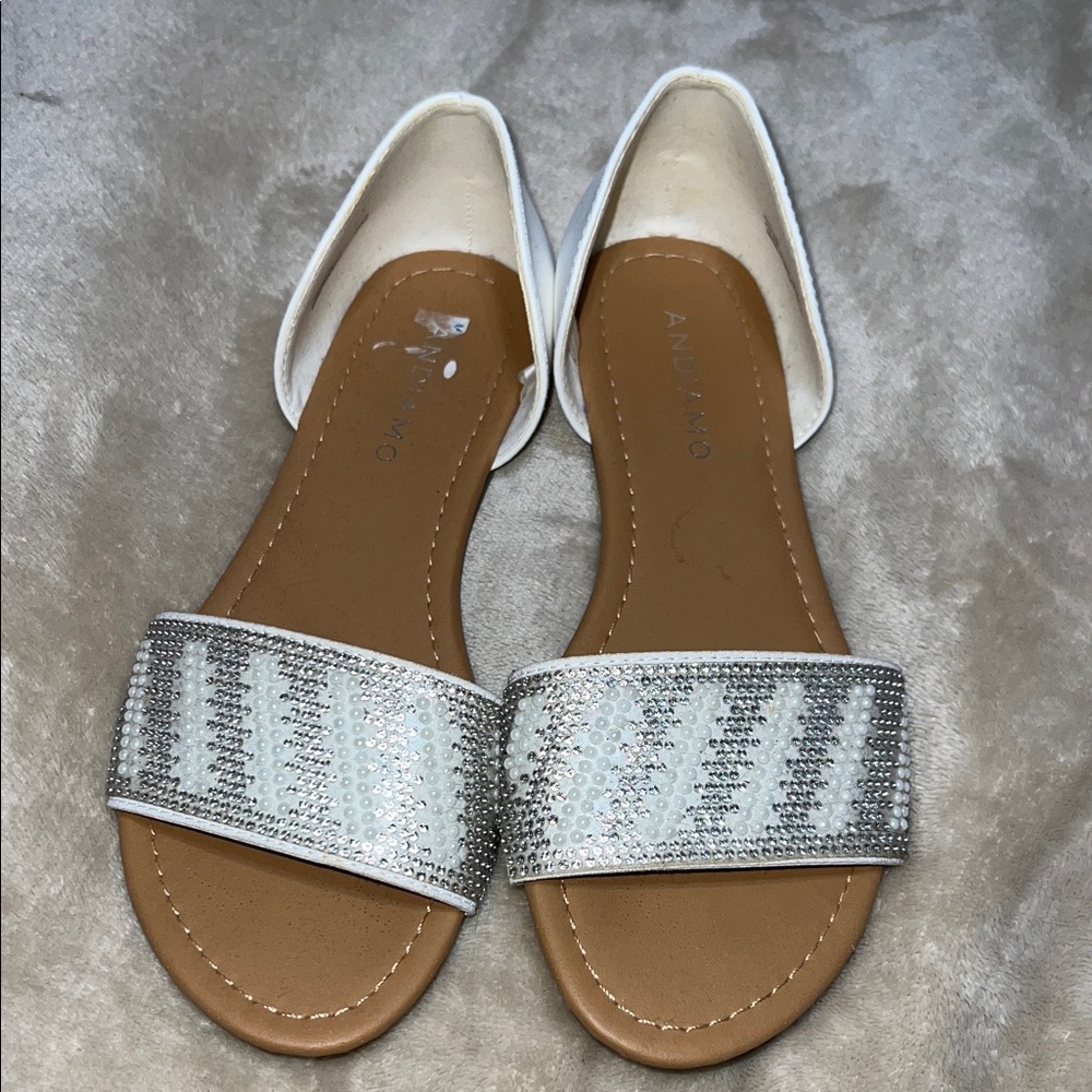 Andiamo Women's Chic Silver and White Sandals